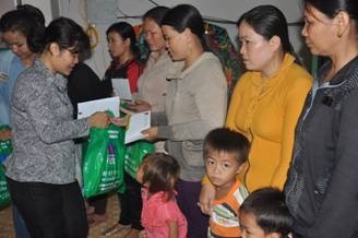 PVFCCo donated Gifts to Ly Son Island fishermen