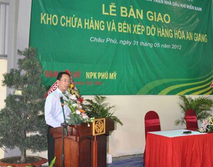 PVFCCo bàn giao kho chứa hàng và bến xếp dỡ hàng hóa An Giang