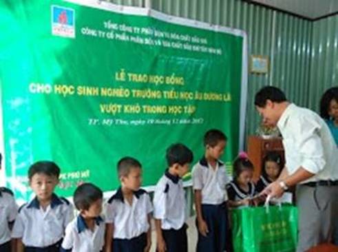 PVFCCo SW Chi nhánh Tiền Giang trao học bổng cho học sinh vượt khó học giỏi tại TP Mỹ Tho, Tiền Giang