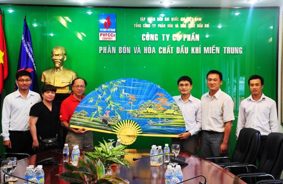 The task force of Thua Thien Hue Province Red Cross Society visits and works with PVFCCo Central