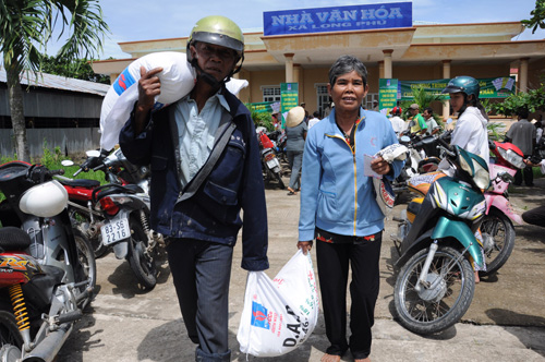 Hỗ trợ nông dân một cách thiết thực và bền vững