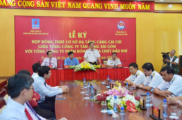 PVFCCo và SNP ký hợp đồng dài hạn về khai thác kho Cảng Cái Cui