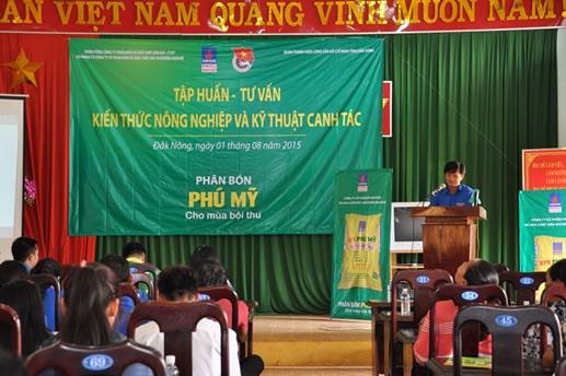 Đoàn thanh niên PVFCCo: Nặng tình với ruộng đồng