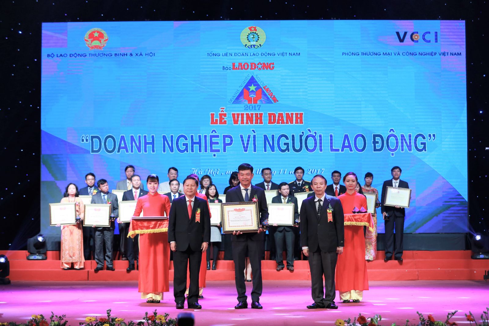 Thông cáo báo chí: PVFCCo lần thứ 3 được vinh danh “Doanh nghiệp vì người lao động”