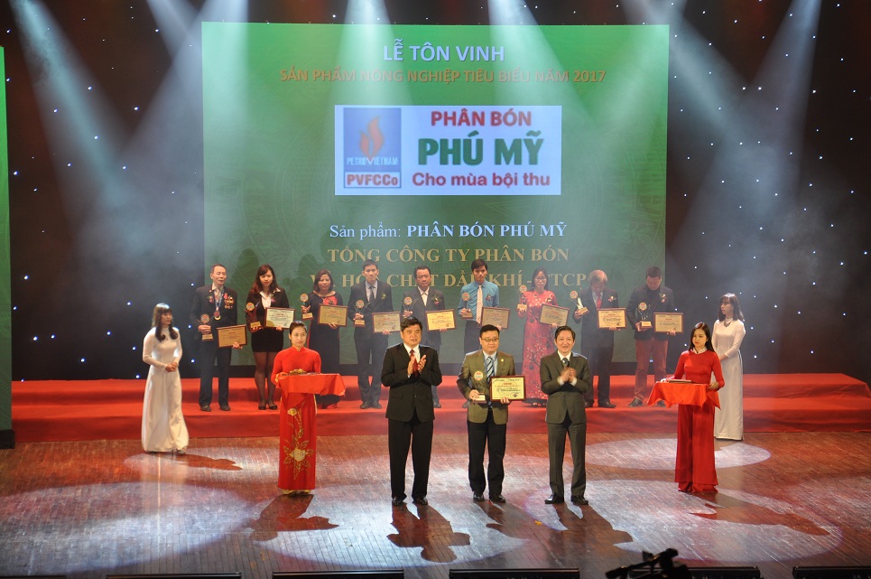 Thông cáo báo chí:  Đầu năm 2019 PVFCCo nhận giải thưởng kép và công bố kế hoạch SXKD