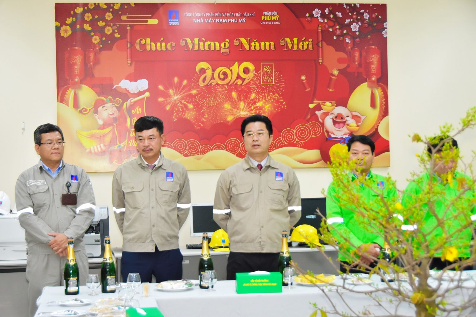 Lãnh đạo PVFCCo chúc Tết Xuân Kỷ Hợi 2019 tại Nhà máy Đạm Phú Mỹ