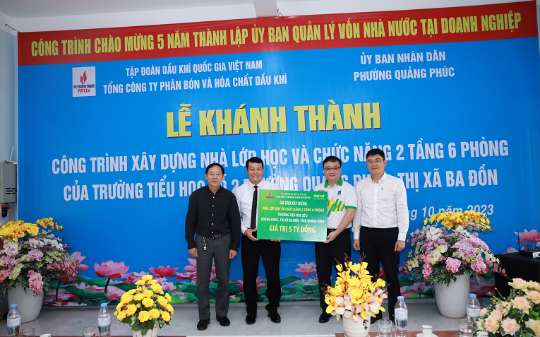 Khánh thành và bàn giao Nhà lớp học và chức năng của Trường Tiểu học số 2 phường Quảng Phúc, thị xã Ba đồn, tỉnh Quảng Bình